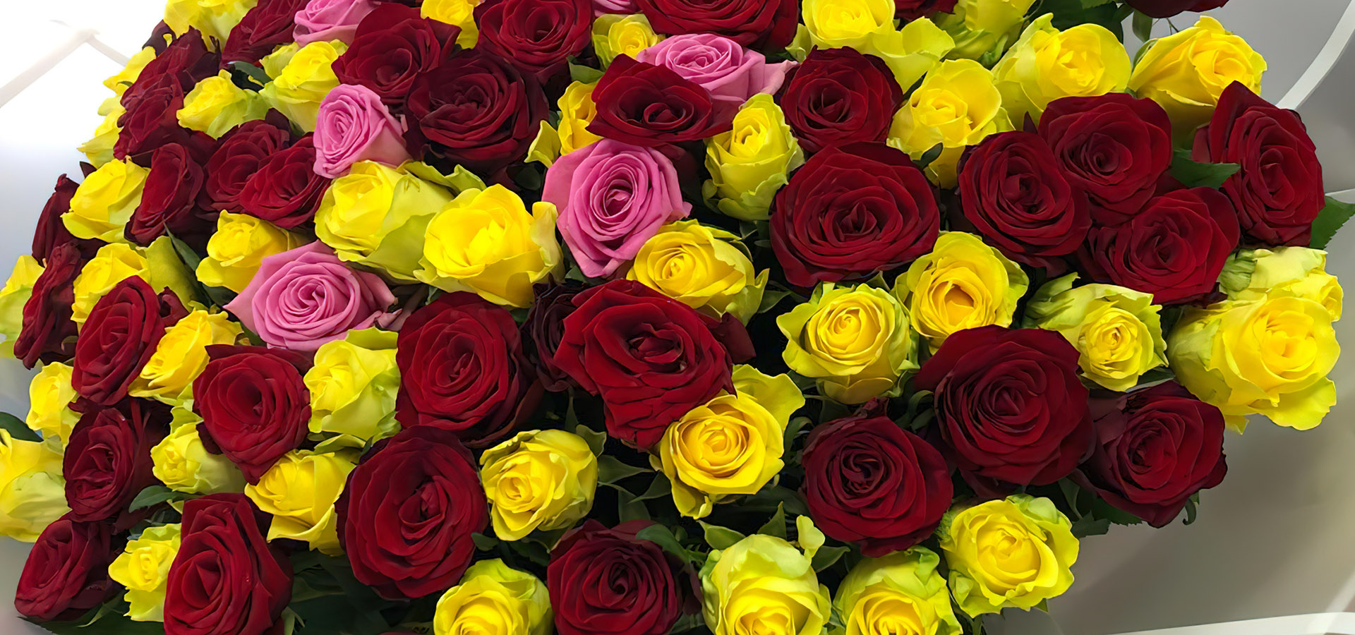 величезний букет троянд банер